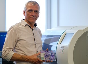 Dr. Ivo van Den Berghe AZ Sint-Jan Award for 100% Digital - Digital Pathology Blog