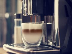Penjenje mleka z espresso kavnim aparatom Philips Saeco