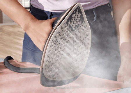 Učinkovit izpust pare za optimalno glajenje gub