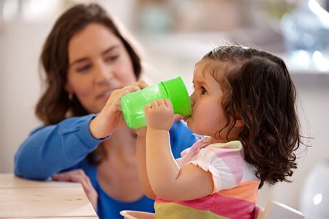 Popolna izbira: odkrijte najprimernejši lonček za pitje za ustrezno stopnjo razvoja otroka