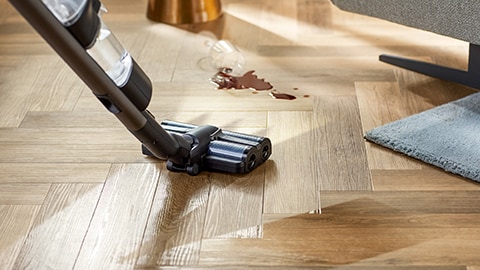 Brezžični sesalnik Philips AquaTrio za sesanje in pomivanje serije 9000 odstrani več mokrih in suhih nečistoč