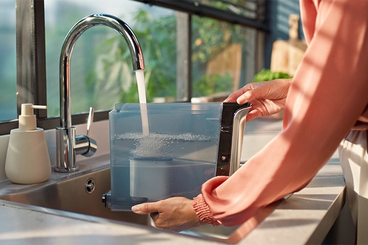 Filter AquaClean, s filtrom AquaClean lahko pripravite do 5000 skodelic napitkov brez odstranjevanja vodnega kamna.