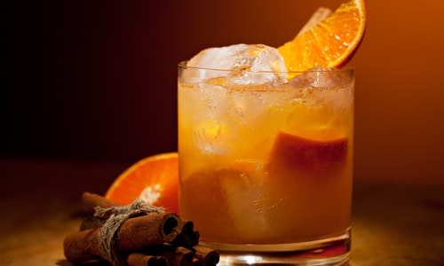 Okusen sok iz pomaranč, korenja in rdečih jabolk