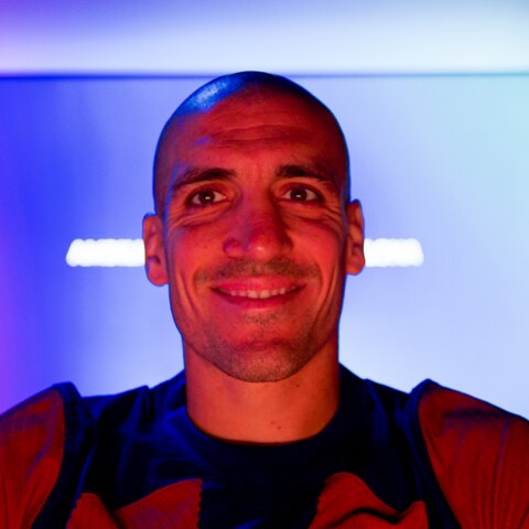 Oriol Romeu experience the WoW effect of Ambilight TV
